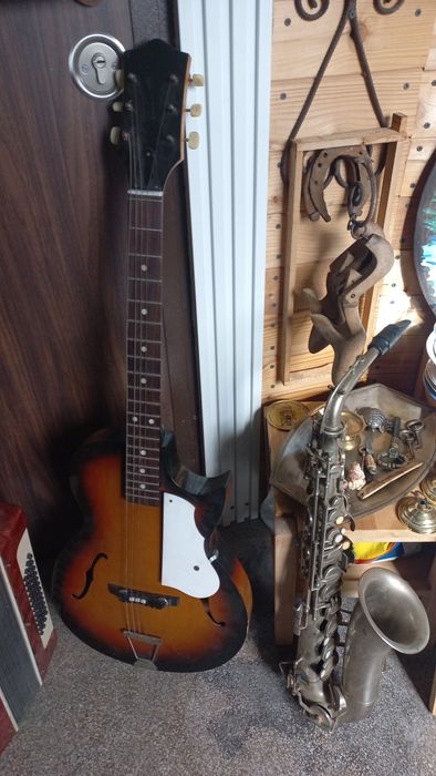 Chitara veche acustica de jazz anii 70