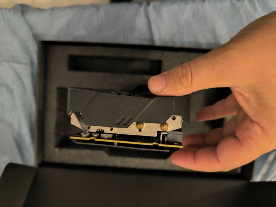 Vând placa video Nvidia RTX 2080 Super Gigabyte