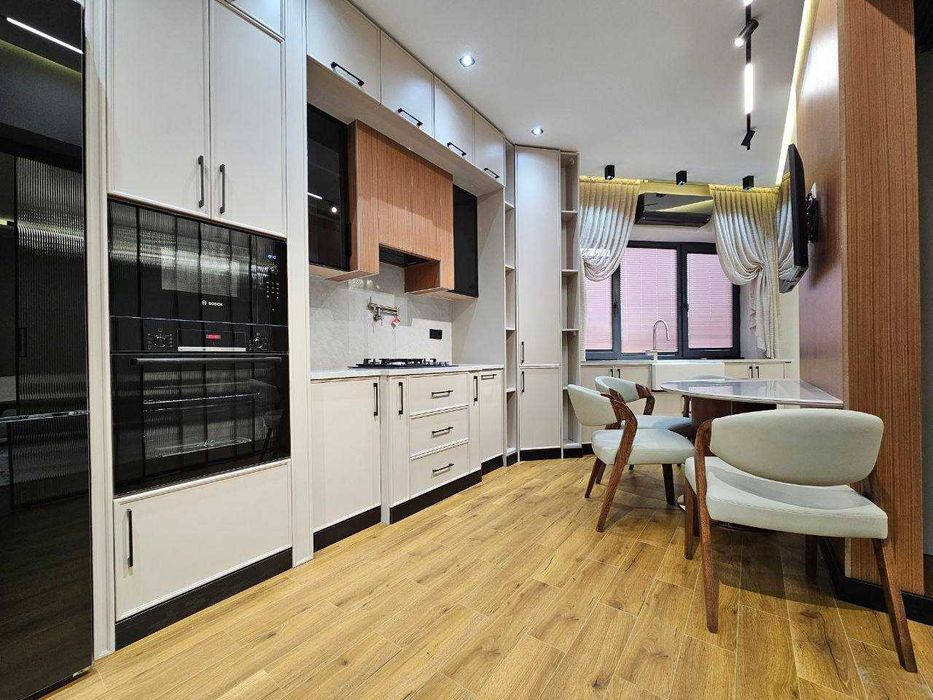 м.Ойбек ГАБУС 4-комн 4/7 175 м² 3 с/у 2 гардеробные евроремонт меб/тех