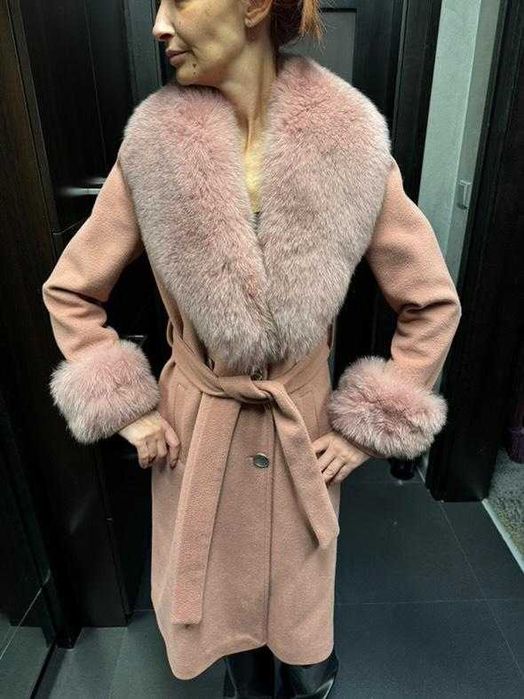 Розово палто с естествен косъм