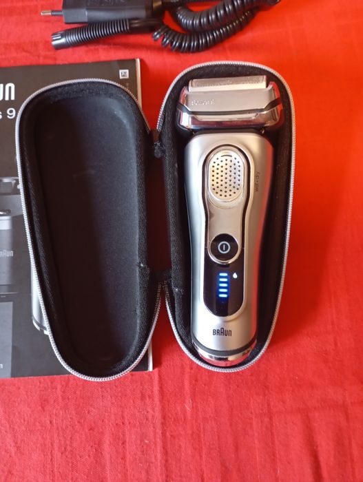 aparat de ras electric BRAUN
