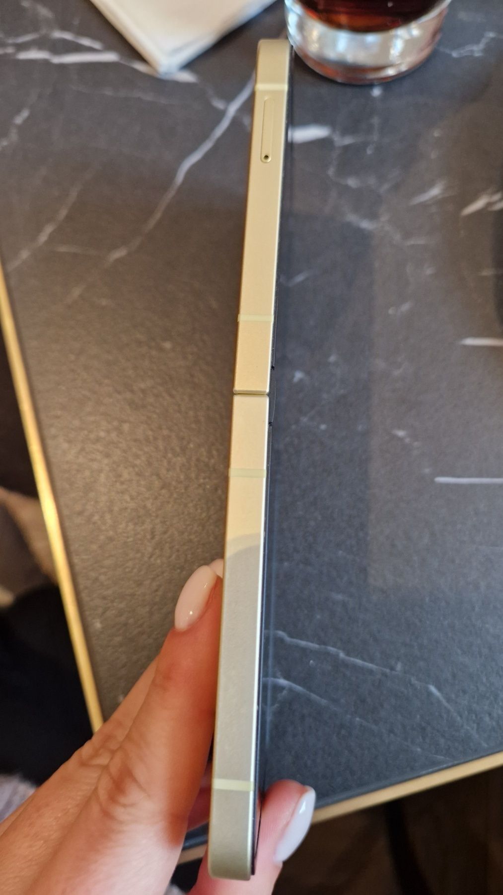 Samsung Z flip 6 / 256 GB / 5G /  Yellow в гаранция