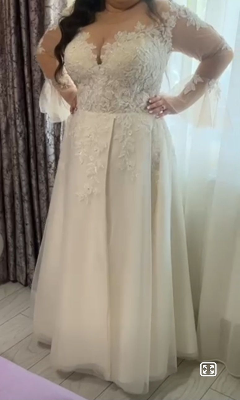 Vând Rochie de mireasa A line cu șliț    72 kg  160cm