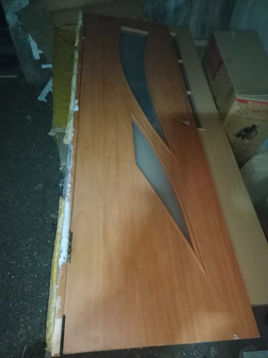 Продам  двери размеры 70/200см  и 60/200см  БЕЗ КОСЯКА