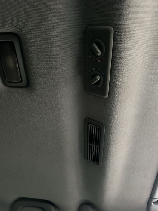Opel Vivaro 8+1 locuri extra lung si clima pe spate