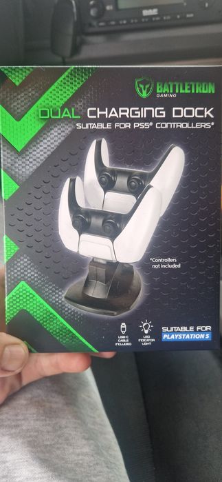 Vând dual charging dock PS 5