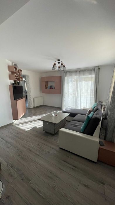 P.F. vând apartament,decomandat,3 camere, situat pe Strada Muzeul Apei