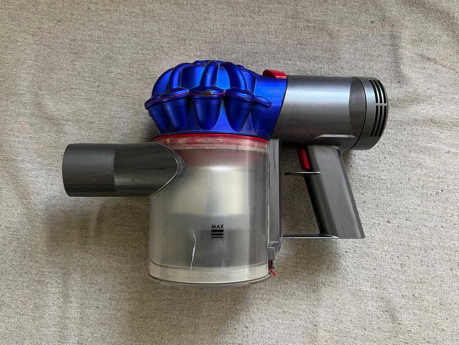 Aspirator Dyson V7 - corp fara accesorii si baterie - bun - verificat