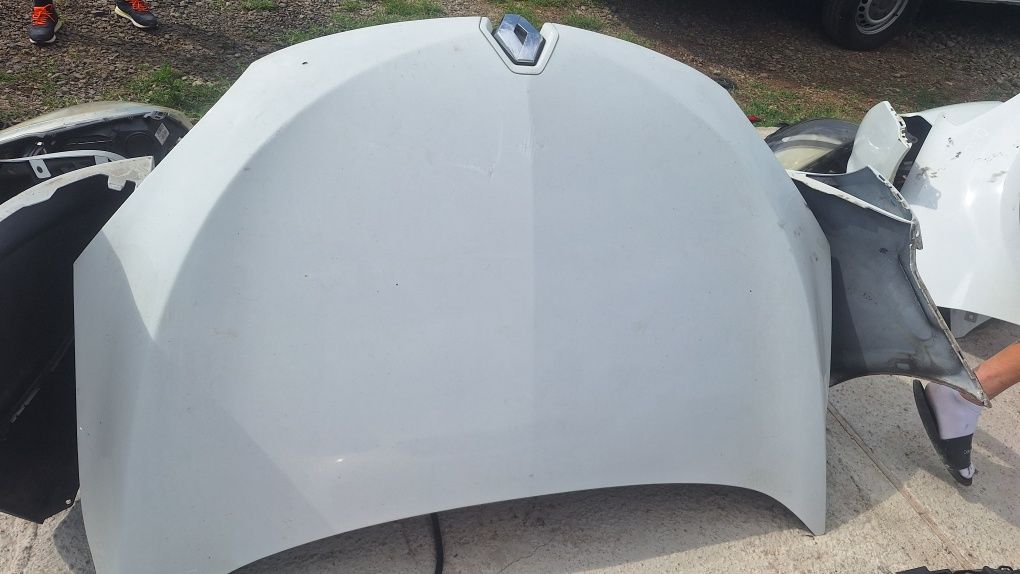 Bara  spate  capota tragar faruri triple  aripi renault megane 3 break