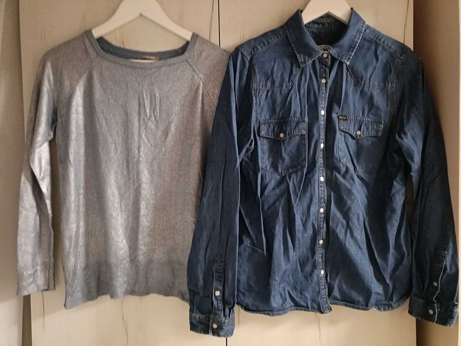 Pulover argintiu Orsay și cămașă blugi