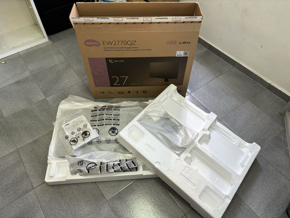 Професионален монитор BenQ EW2770QZ