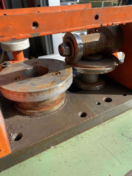 Машина за огъване на алуминии/формаване