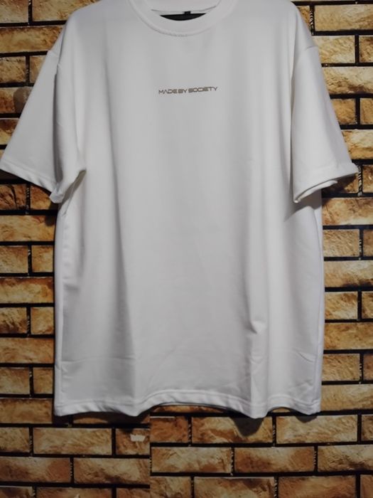 Tricouri made by society