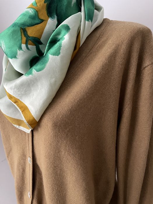 Cardigan si esarfa