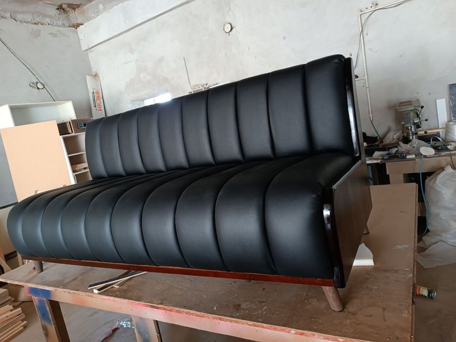 Mebellarni qayta ta'mirlash xizmati.