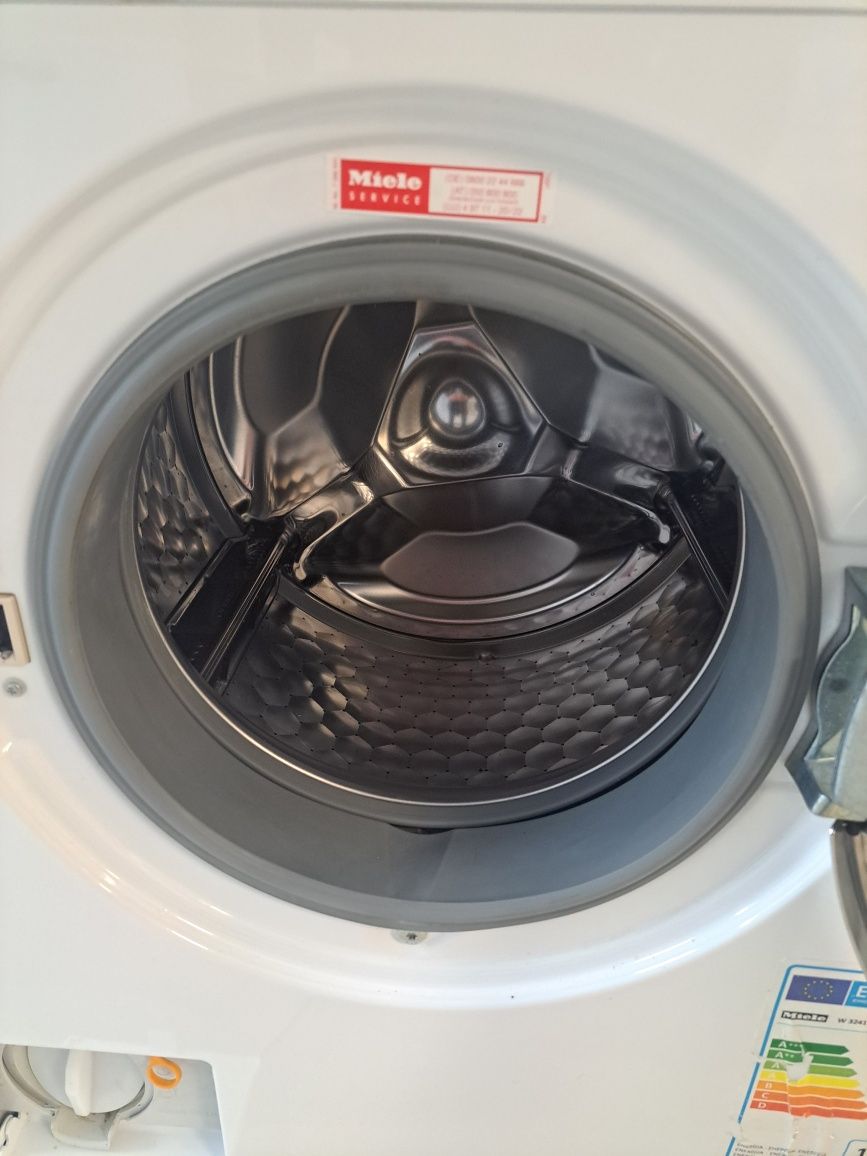 Пералня MIELE W 3241 пчелна пита 7кг