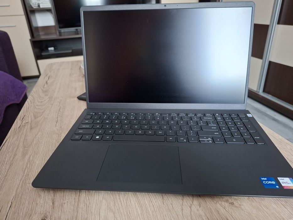 Vând Laptop Dell Vostro 3530 Full HD