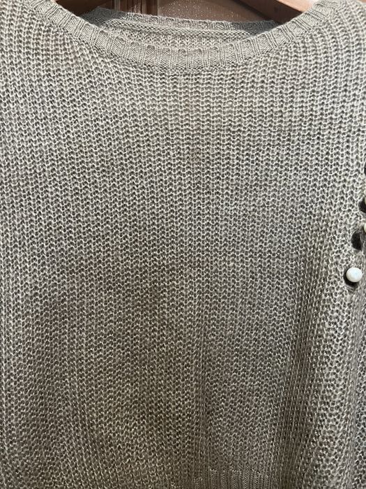 Продаи кофту новую вязанную с бусинками