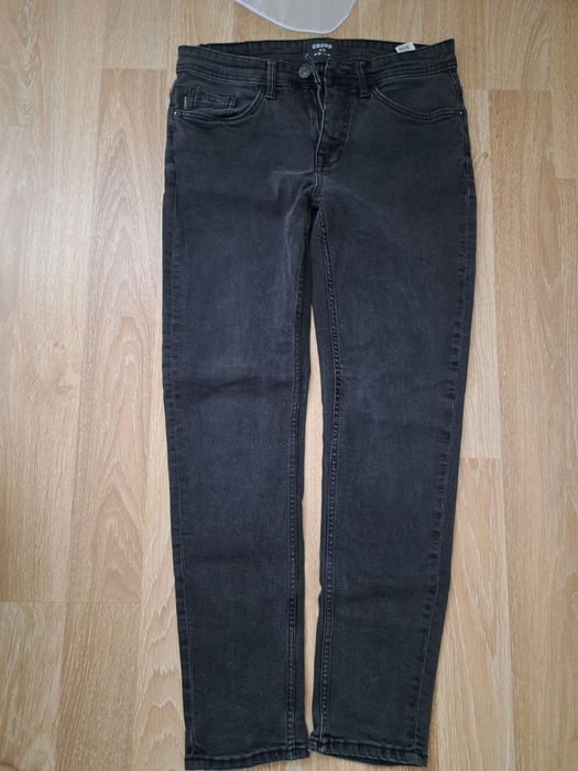 Vând  blugi negri