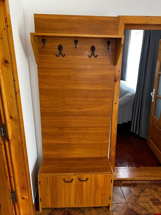 Cuier, pantofar și comodă cu oglindă pentru hol