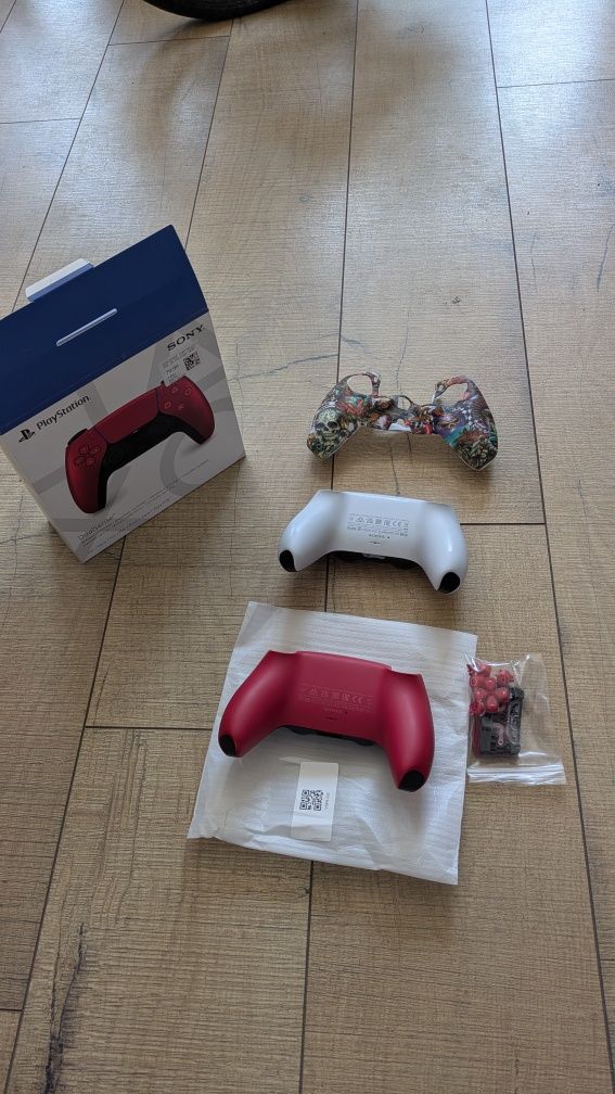 Корпуси за Dualsense PS5 Volcanic Red, подарък