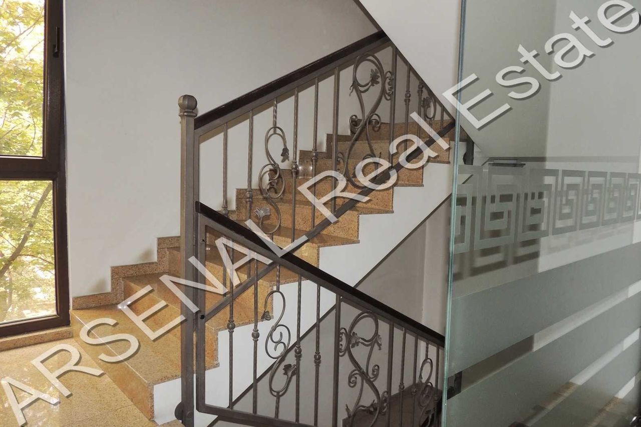 Дава се под наем Тристаен апартамент в София, Изток - 103 кв.м за 1000 € - Снимка #8
