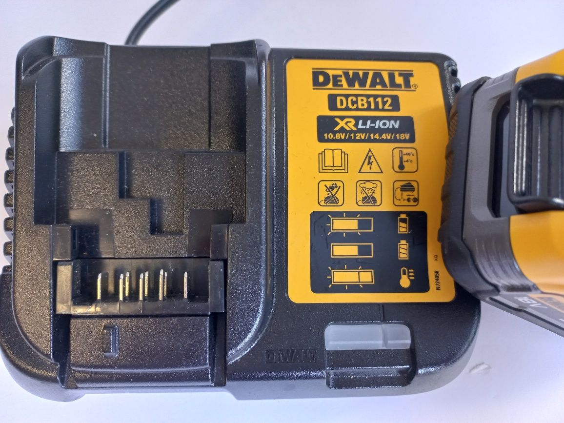 Батерия DeWALT DCBP034 POWERSTACK и Зарядно устройство DCB112