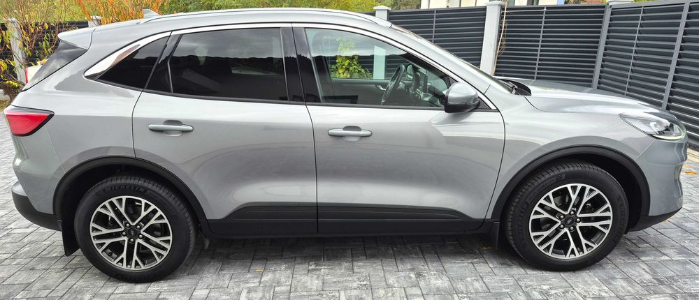 Ford Kuga 5 usi Titanium 1.5T EcoBoost 150 CP M6