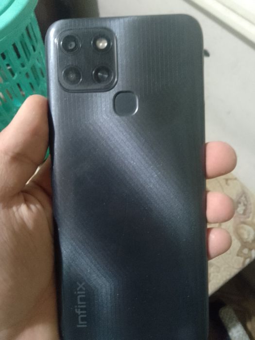 Infinix smart 6  holati yaxshi usta kurmagan  aloqa uchun telegram dan