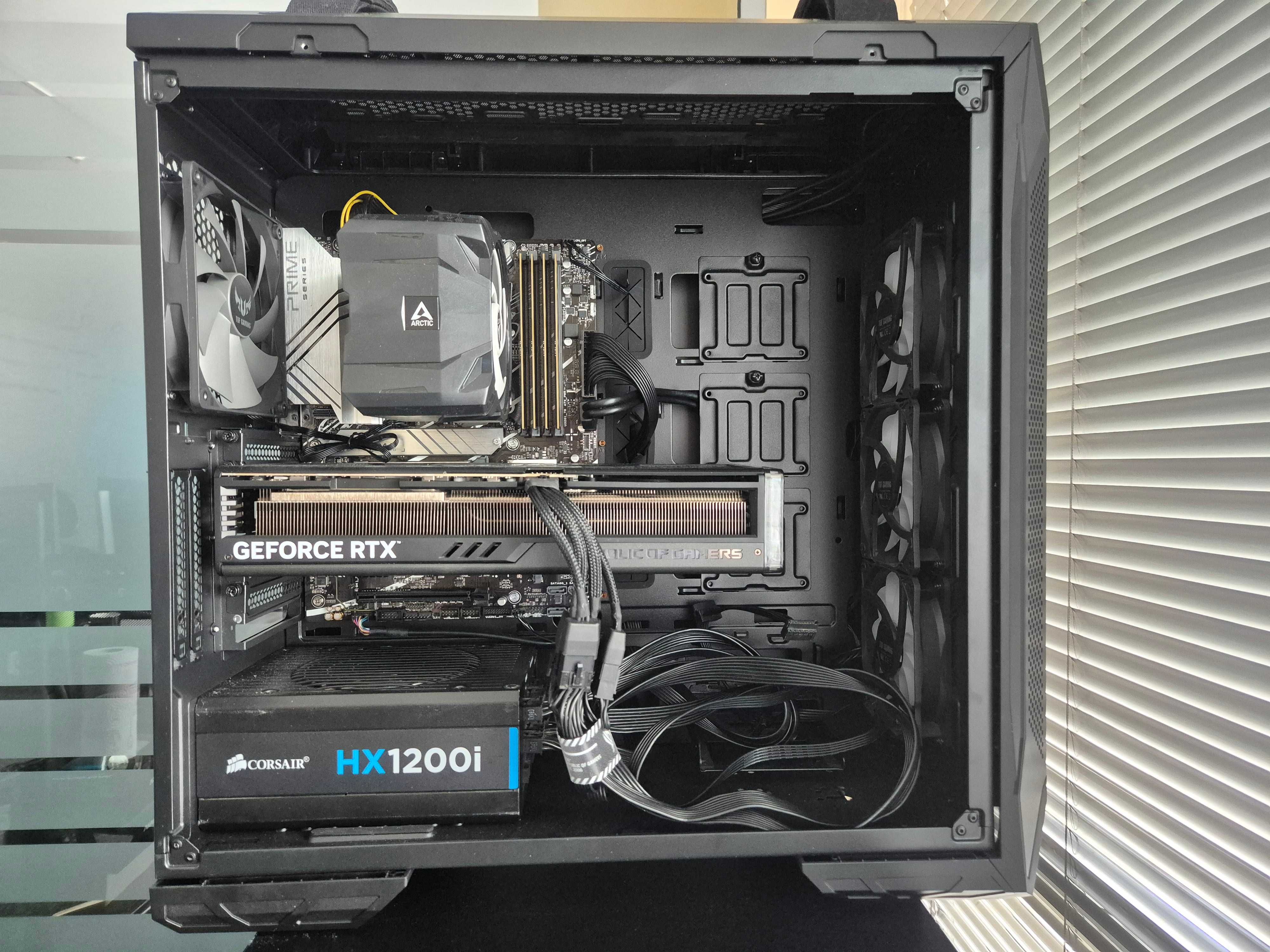 Компютър Asus с RTX4090 ROG