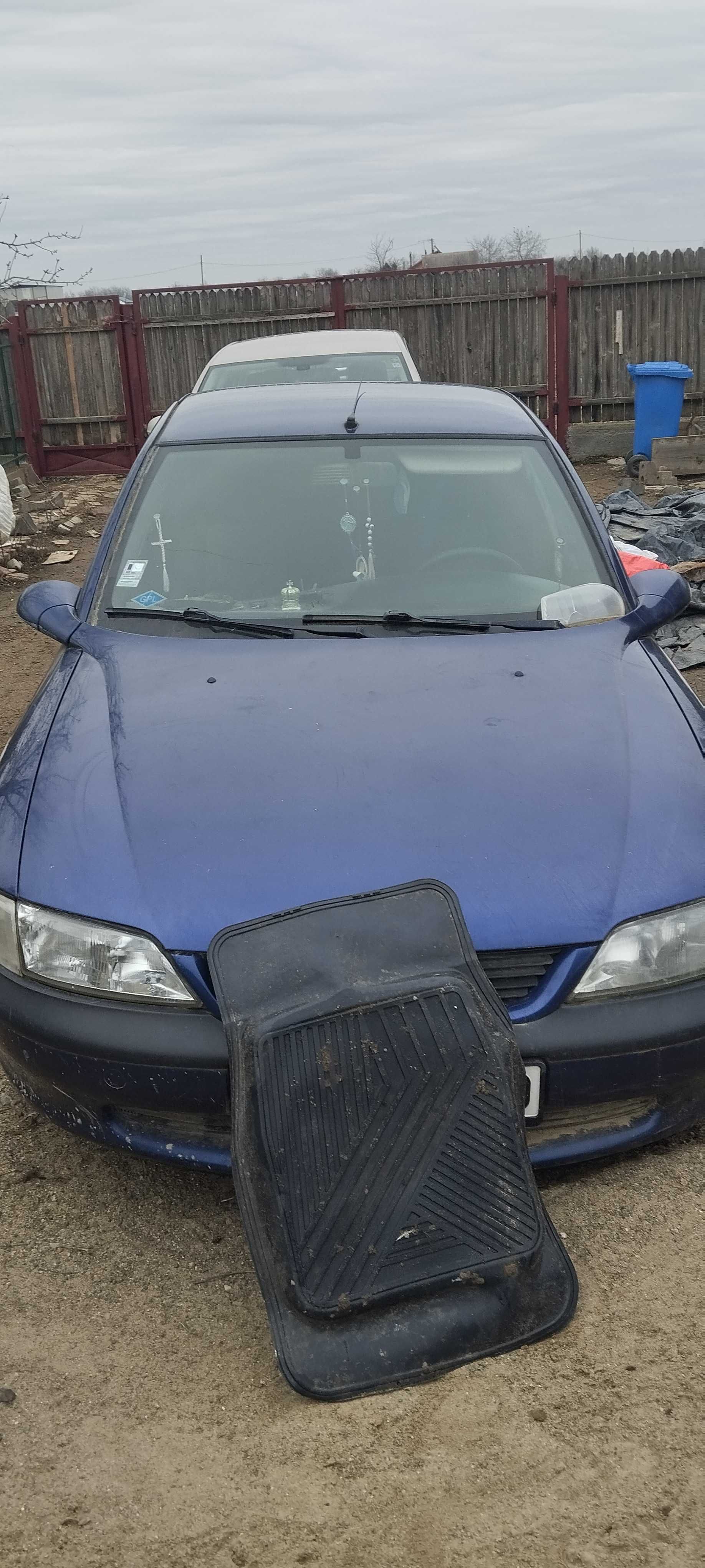 Vând Opel pentru piese