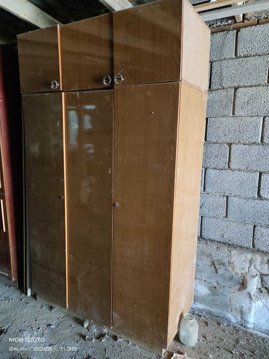 шкаф лакированный с антресолью