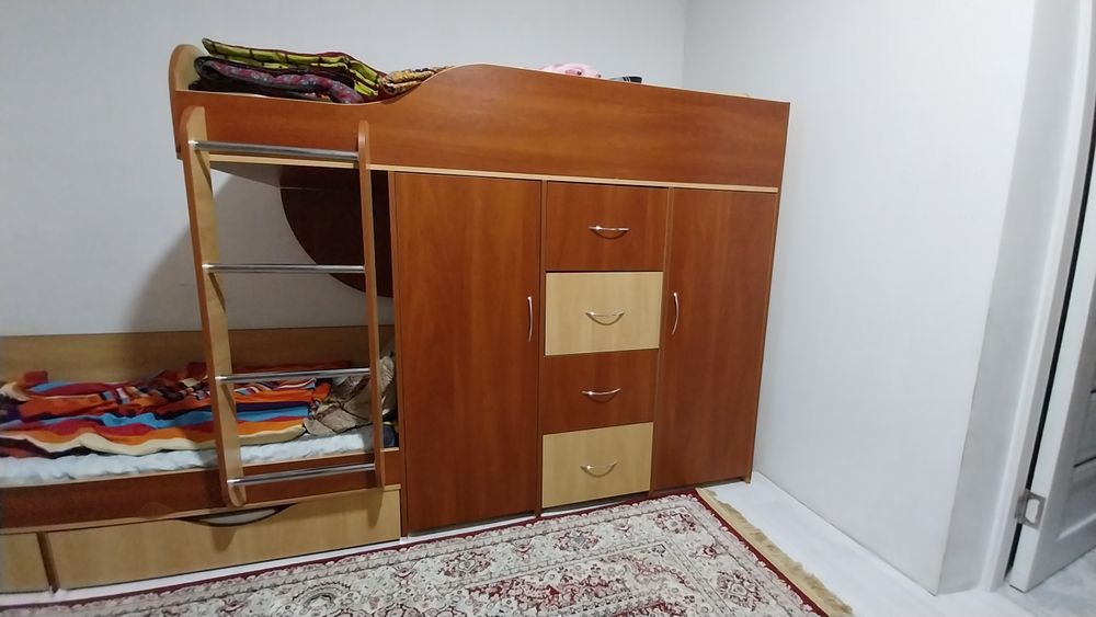 Продам детскую двухъярусную кровать