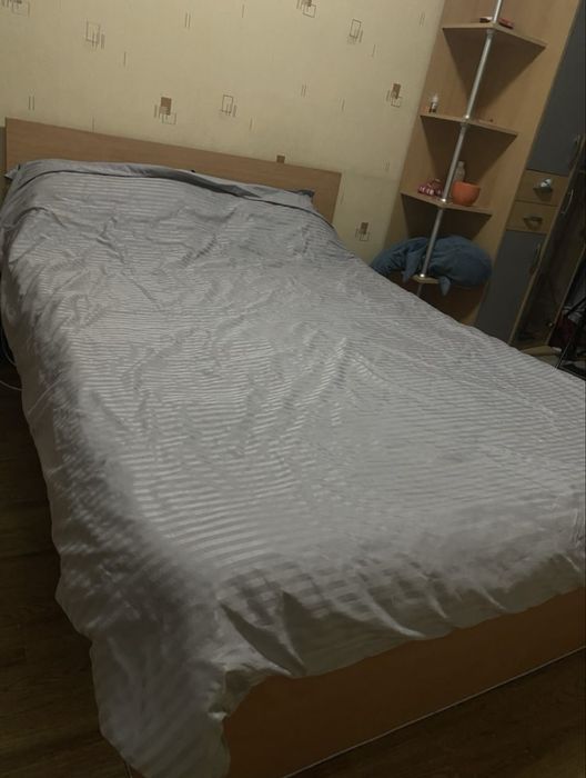 Кровать с матрасом 200х150, читать описание