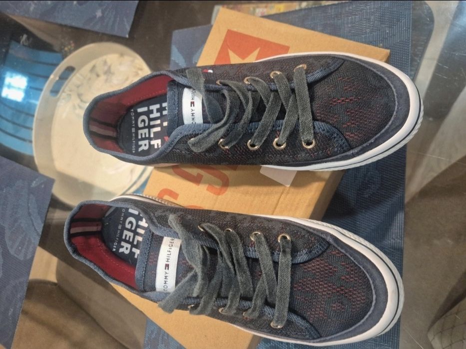 Tommy Hilfiger tenesi mar 38 ca noi