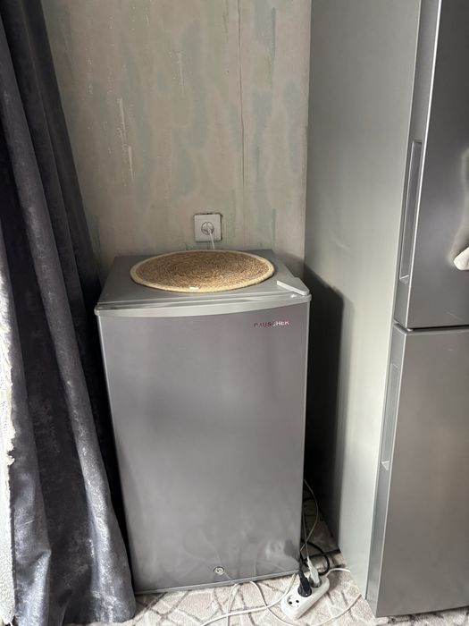 Холодильник серый