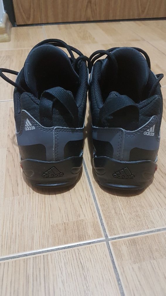 Adidas Swift Traxion 44