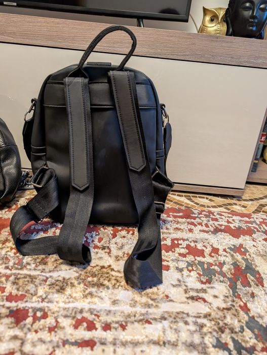 Rucsacuri Guess doua modele