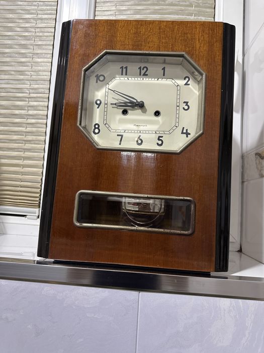 Срочна продаётся часы советский в рабочем состоянии