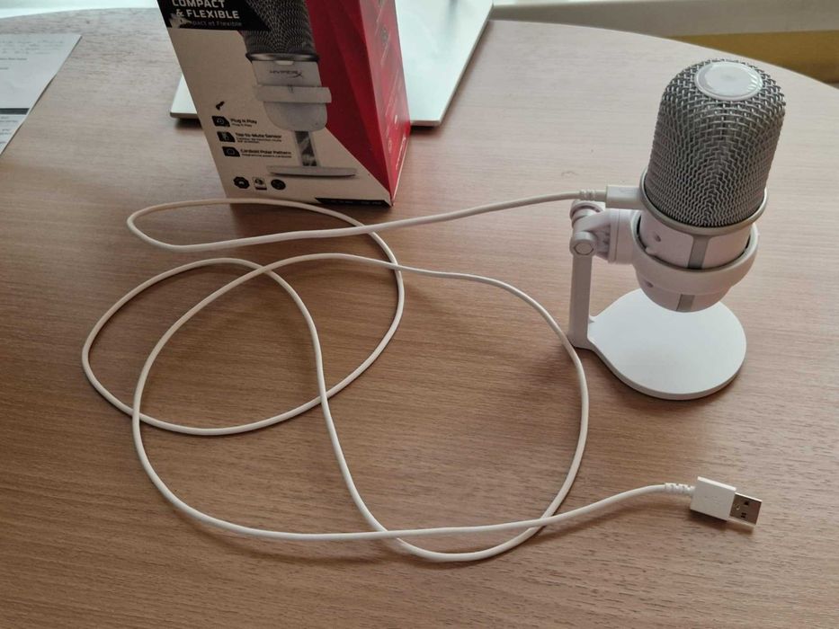 Микрофон HyperX SoloCast, бял