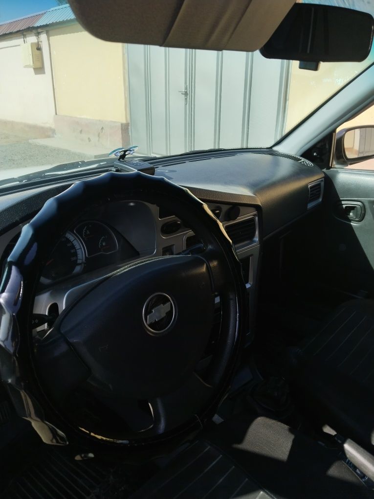 Nexia 2 DOHC avtomobil