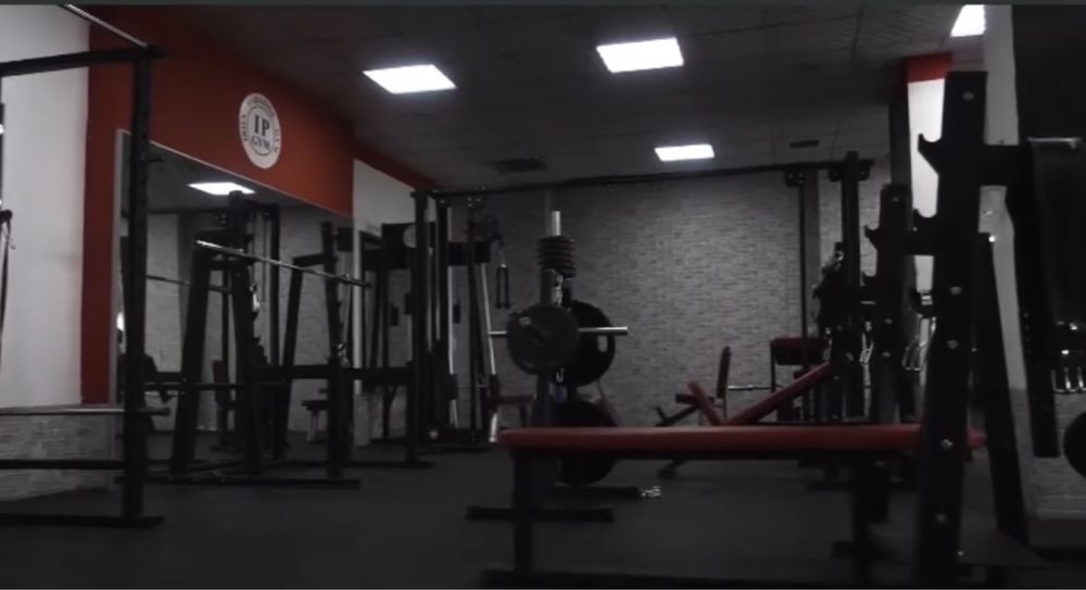 Продам годовой абонемент IP GYM