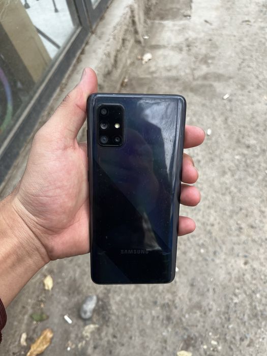 Samsung A71 в хорошем состояние