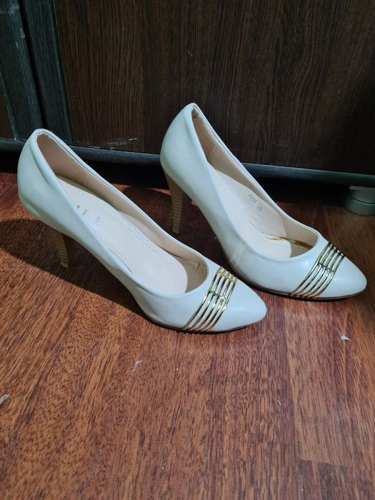 Pantofi cu toc 38