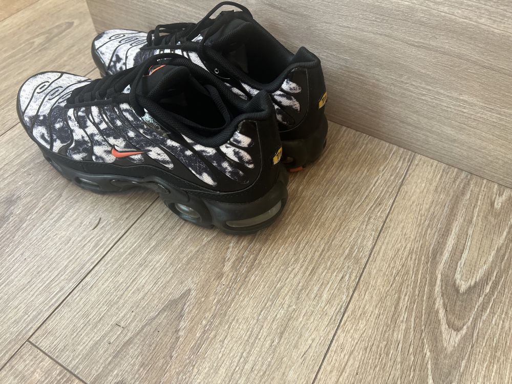 Nike Air Max Plus Camouflage 'Black Safety Orange'