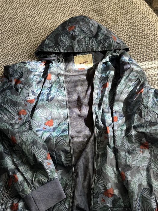 Продаеться ветровка