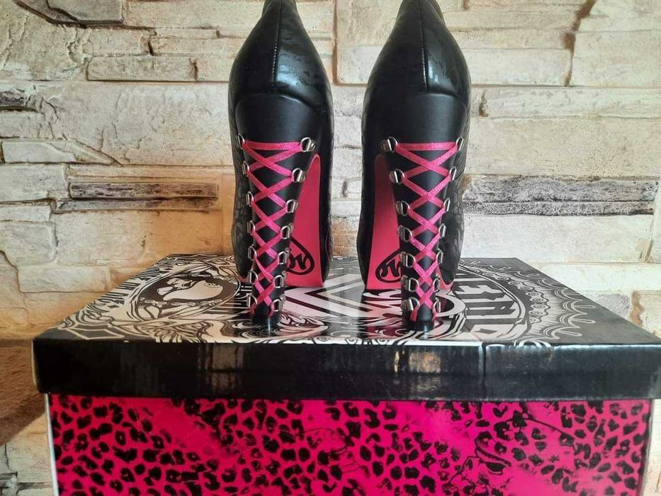 Нови обувки на ток