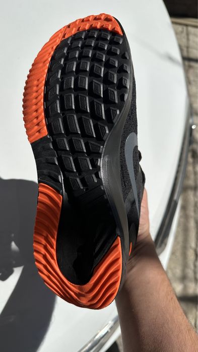 Продаю кроссовку NIKE оригинал.