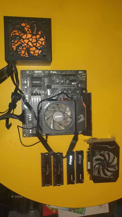 Componente PC: Ryzen 5 5600, GTX 1650, 32GB RAM, B550M, PSU 500W