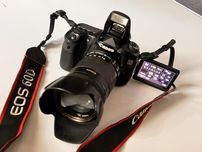 Canon D60 fotoaparat arzon narxda sorialdi srochna